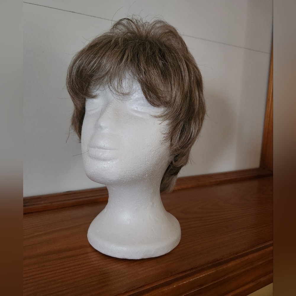 Short Layered Wig with Soft Fringe in Light Brown